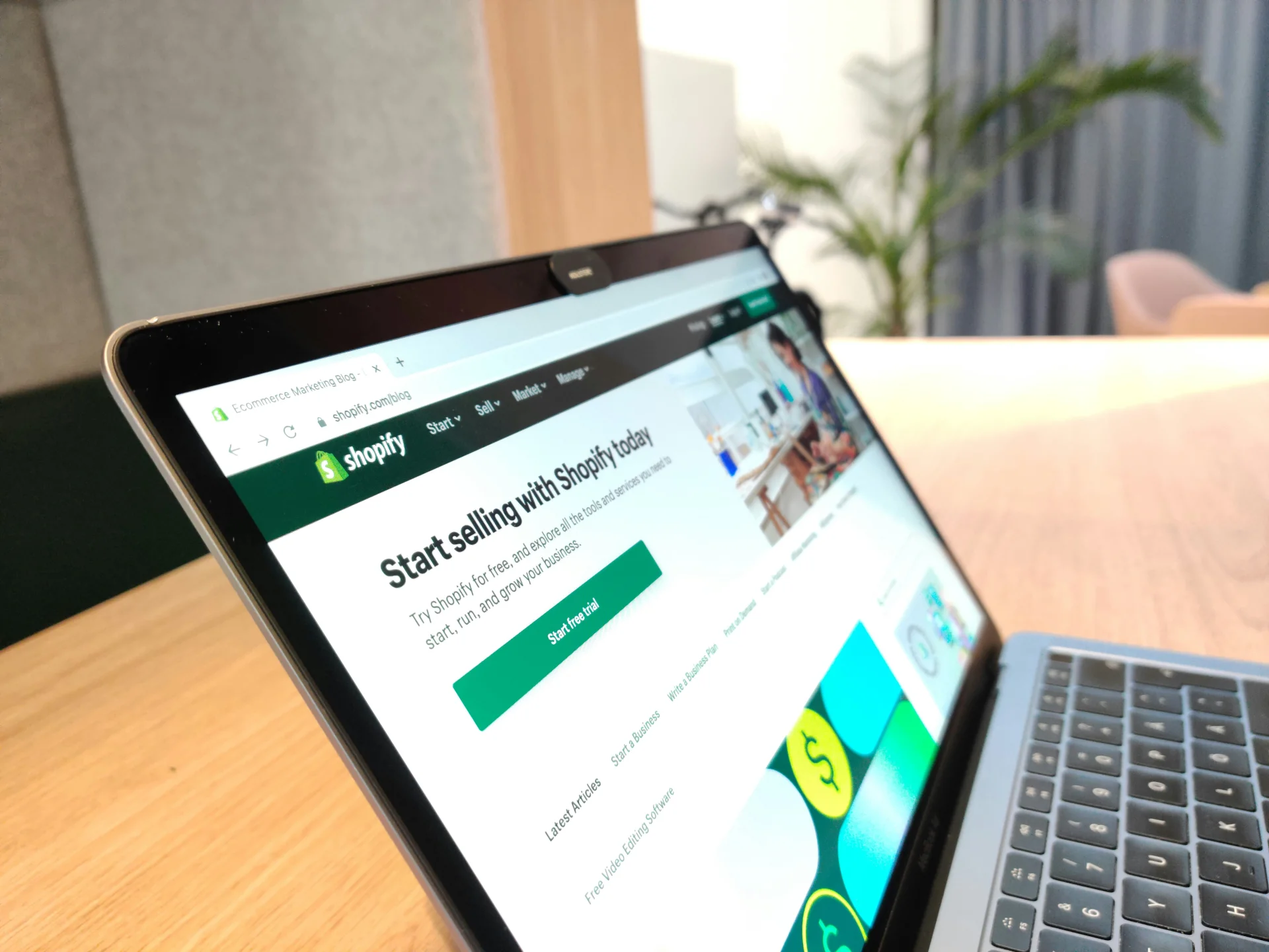 Ilustrasi Layanan E-Commerce